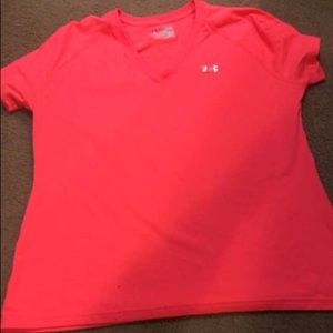 V-Neck Under Armour tee
